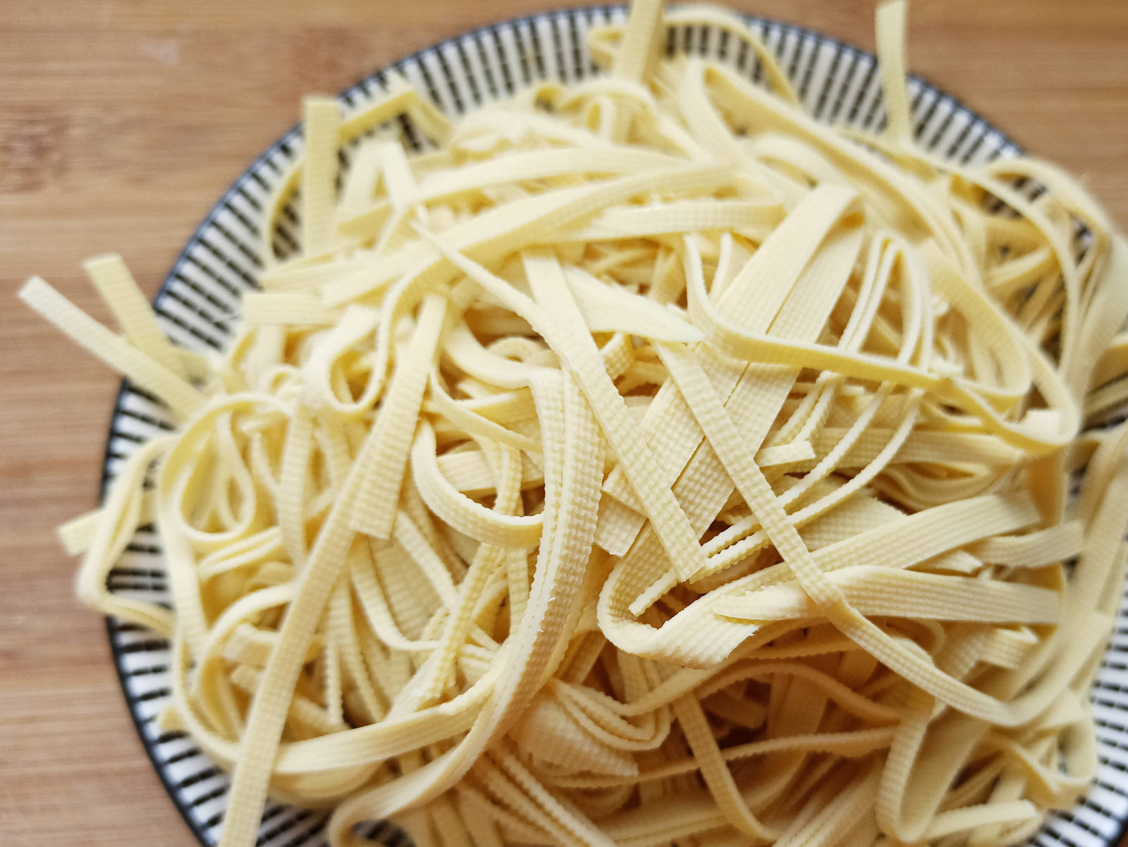 豆腐皮這樣做最好吃,原汁原味,鮮香開胃又下飯,上桌一會就光盤_朋友