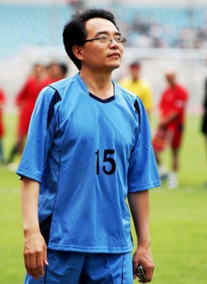 央视主持人蔡猛:和徐笑梅台前是同事,台后是夫妻,低调恩爱32年