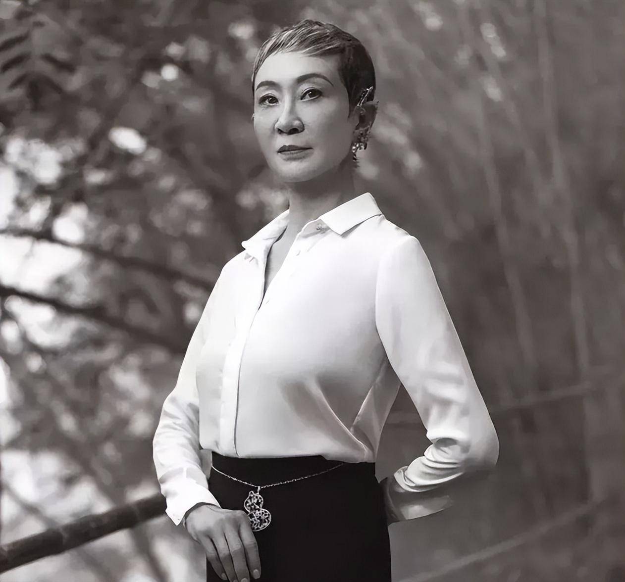 如今再看施南生,才发现与徐克离婚,是她做的最正确