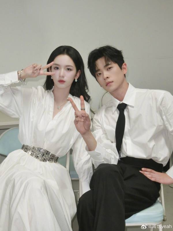 王鹤棣夹在吴磊赵露思中间,又和肖战美男同框_图片_娱乐_来源