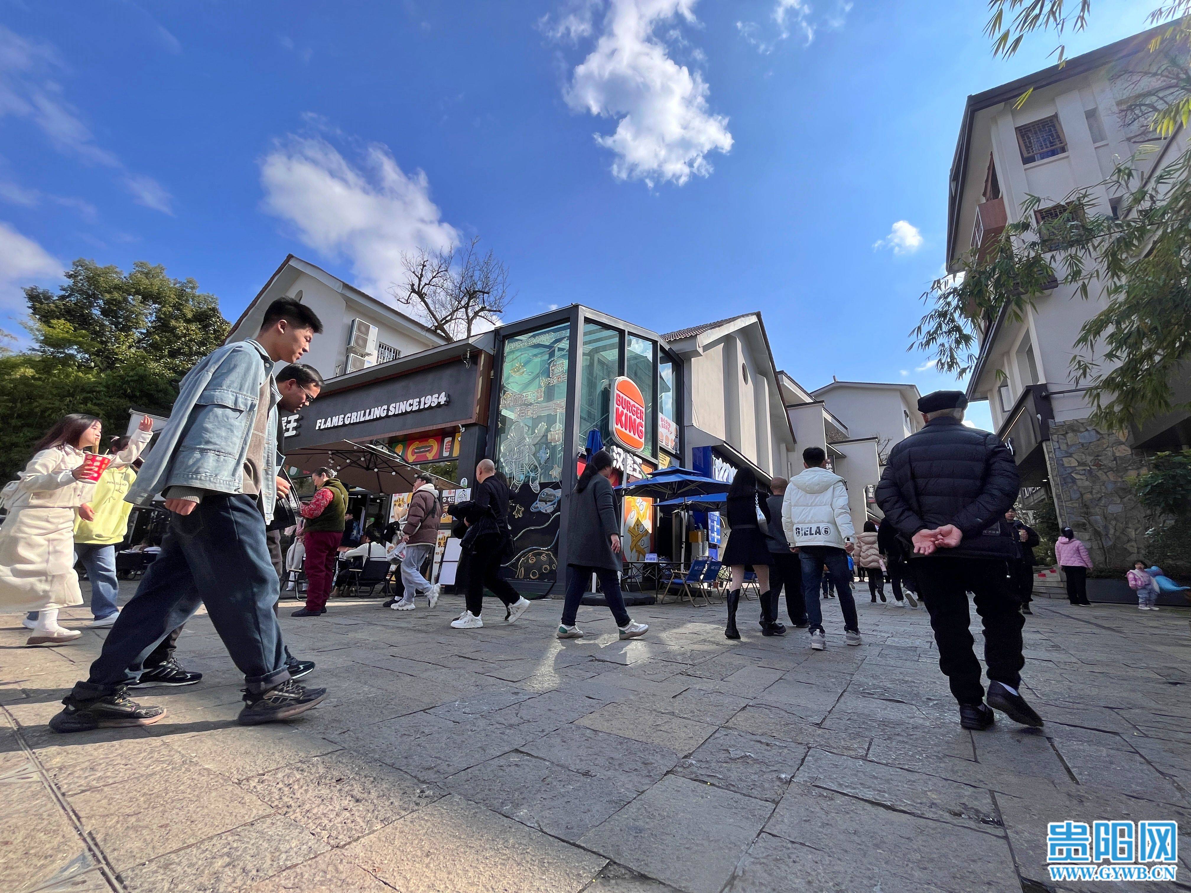 花溪十字街周末人气爆棚!