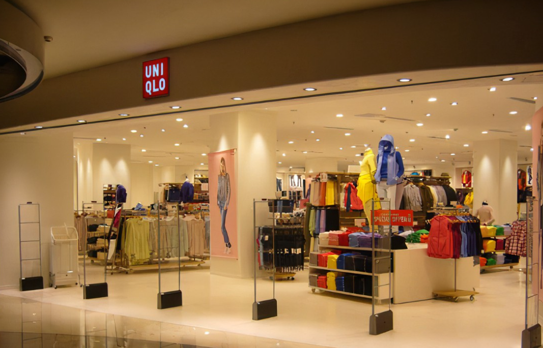 优衣库在中国市场:应对挑战,追赶潮流_美国_品牌_门店