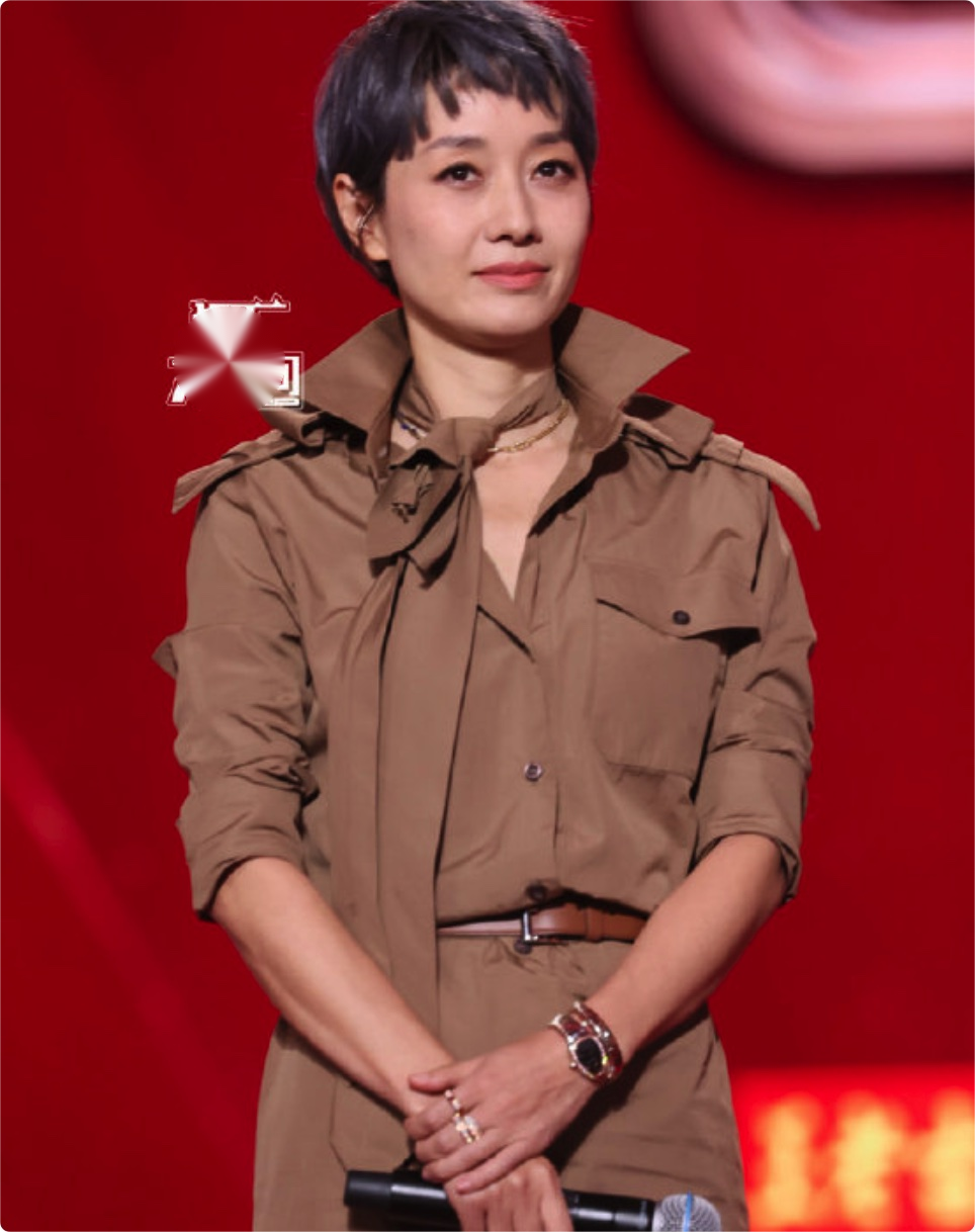 看了72岁宋春丽的生图近照,才知道中老年人不扮嫩也可以很优雅_盛典