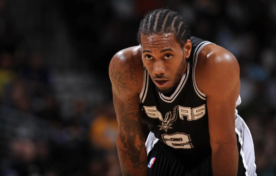 为了得到攻防一体的小卡伦纳德,联盟球队都付出了多大的筹码?