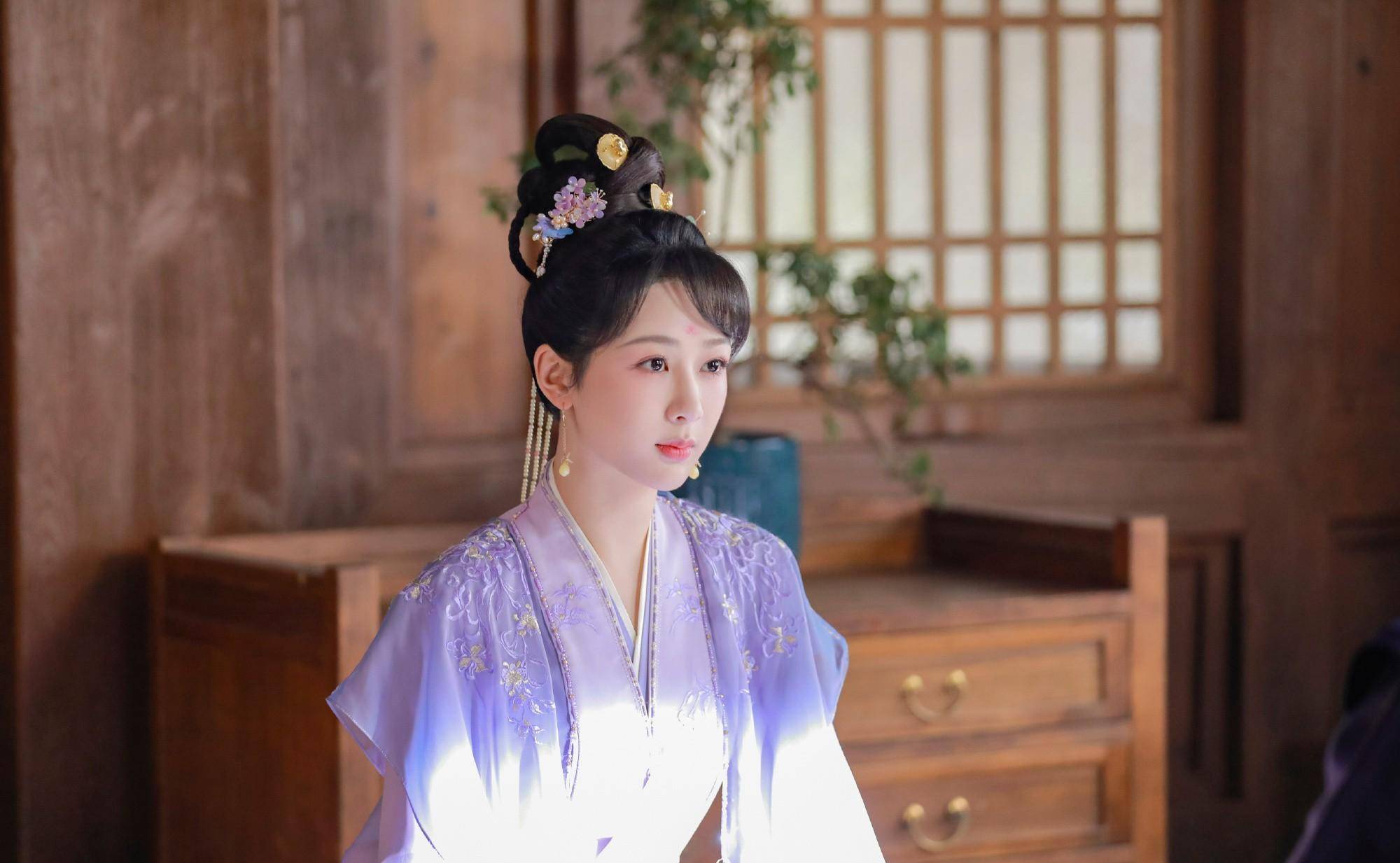 杨紫霸屏,7部新剧来袭,《长相思2》火爆预售!_成长_作品_李现