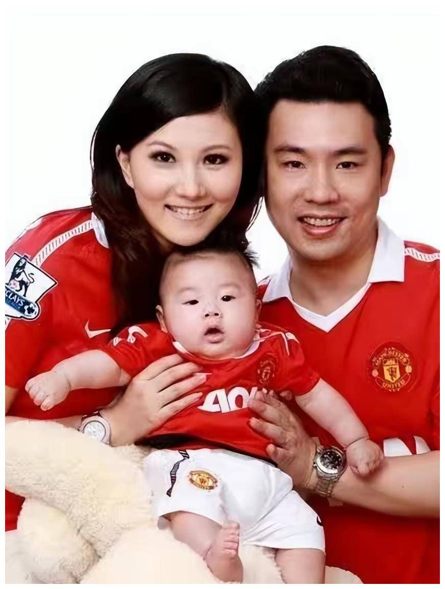 人梁宇的全家福,他和妻子云菲都当了领导,儿子已13岁_新闻_节目_珠江