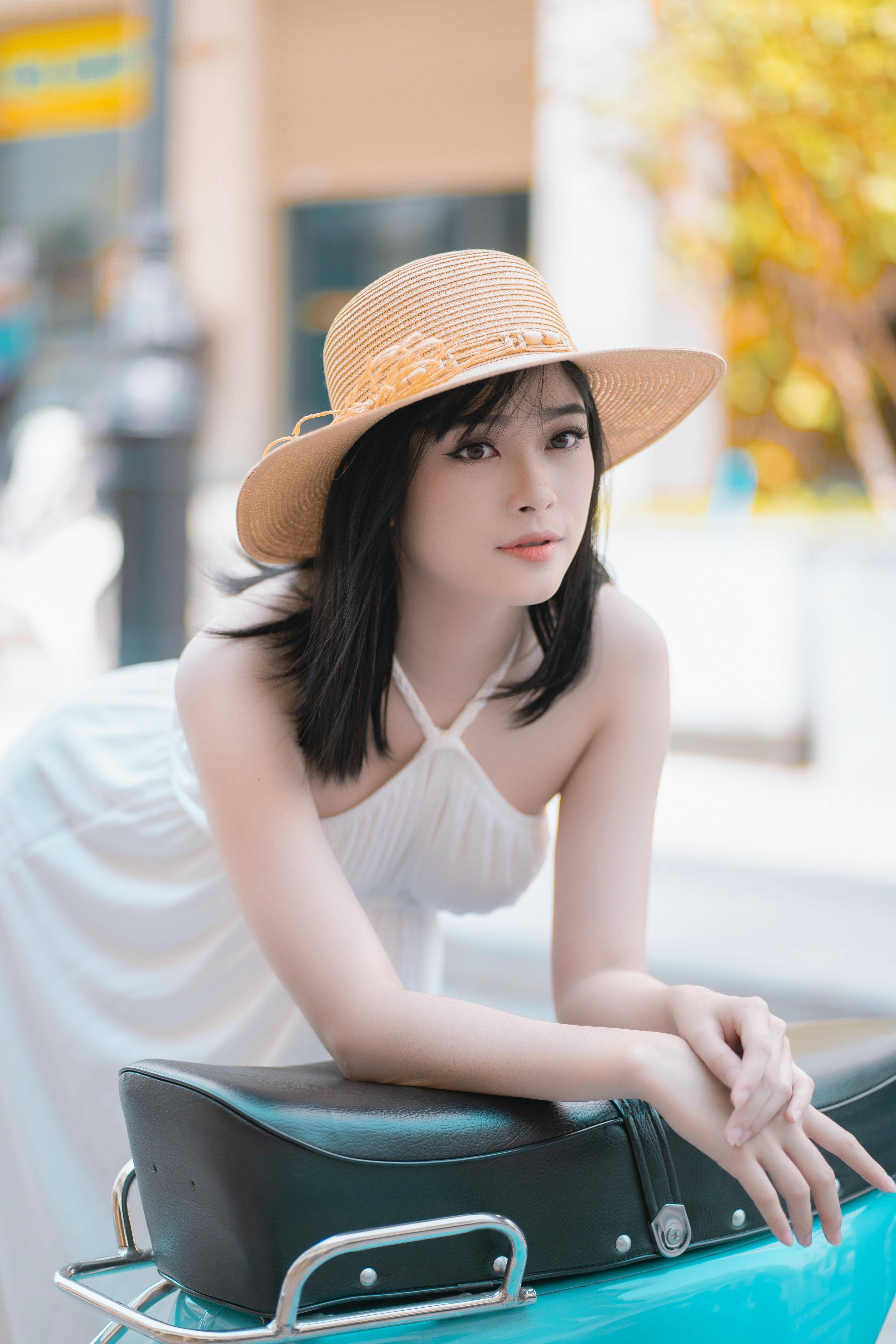然而,生活还需继续,我们不能总是活在过去