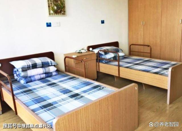 超市和118广场,周边娱乐设施丰富多样,包括威尼斯小镇,汤连得温泉