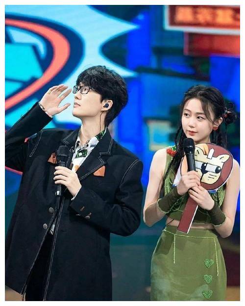 冯禧删许嵩图片,疑似两人已分手,与张靓颖互动是主因_平台_微博_事业