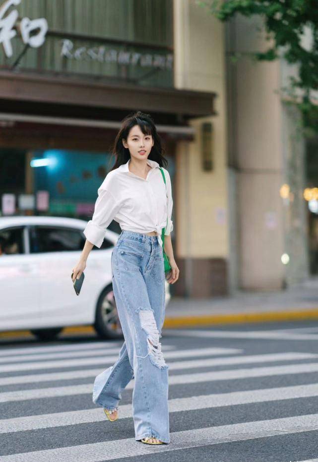 初秋学张嘉倪穿白衬衫搭配牛仔裤,干练又时髦_风格_的设计_元素