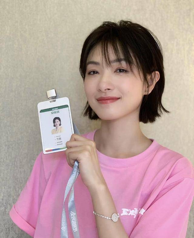 看女明星们如何驾驭利落短发,干净吸睛好迷人_造型_上衣_镜头