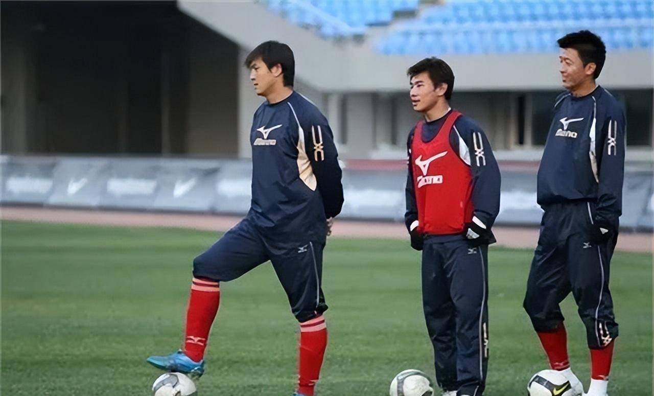 足球员张玉宁近况:与空姐分手后恢复自由身,身材发福已有二胎_孙佳怡