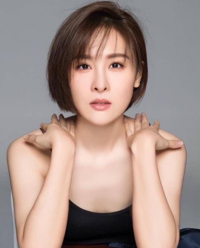 恭喜!女星刘南希官宣生女,婆婆激动落泪,手术麻醉后呕吐引热议