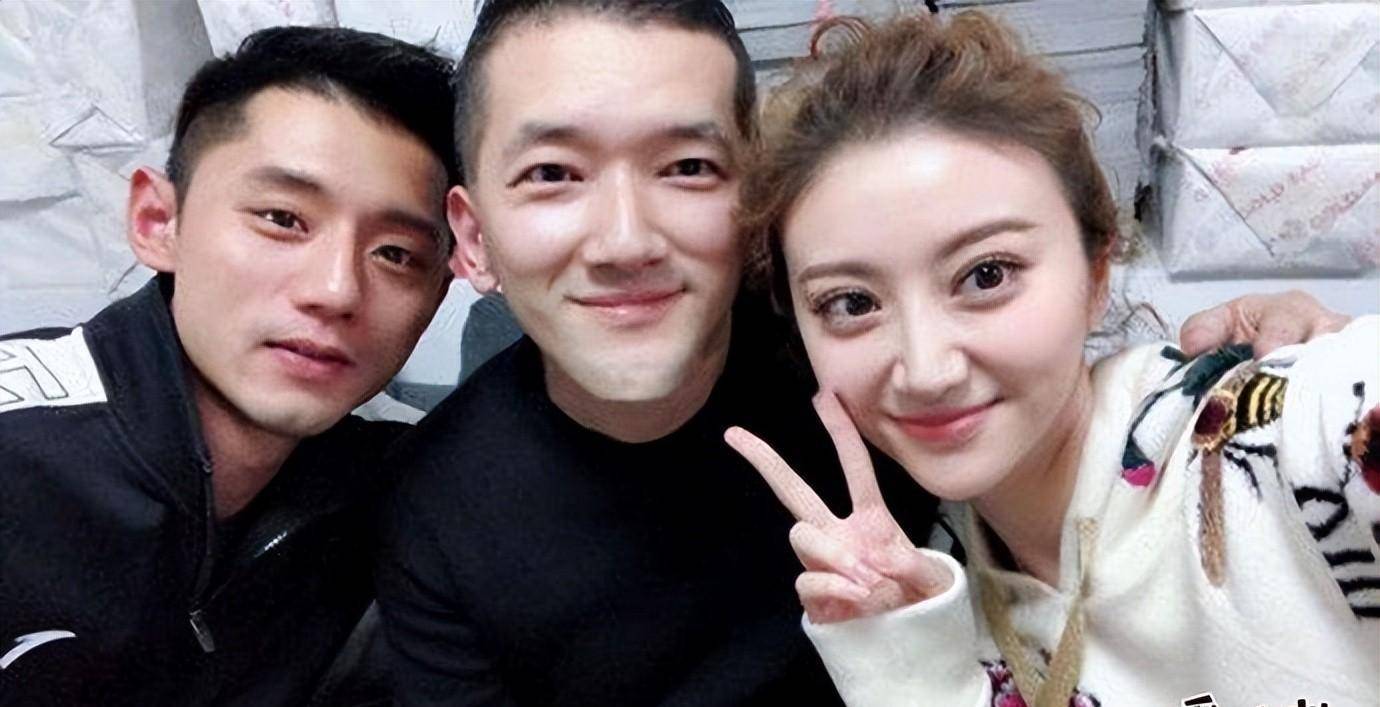 张继科复出了,与小孩合影显苍老,负面新闻,是他挥之不去的困扰_景甜