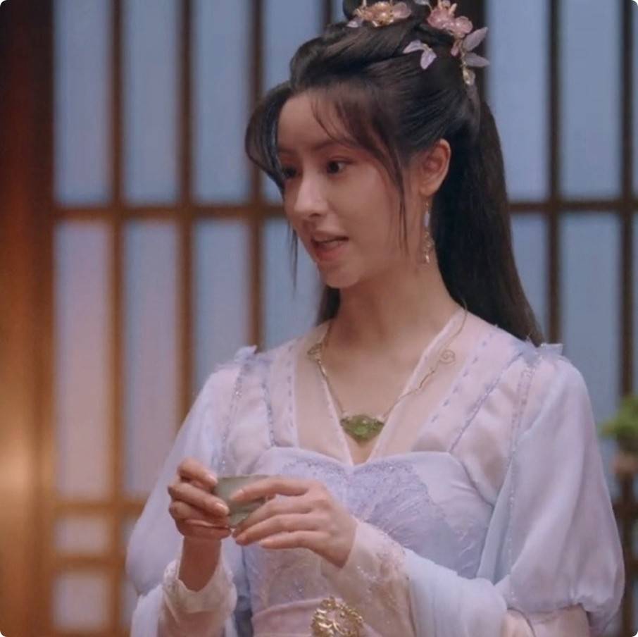 毛晓慧在《仙剑四》里的角色形象就给人一种人前温柔.