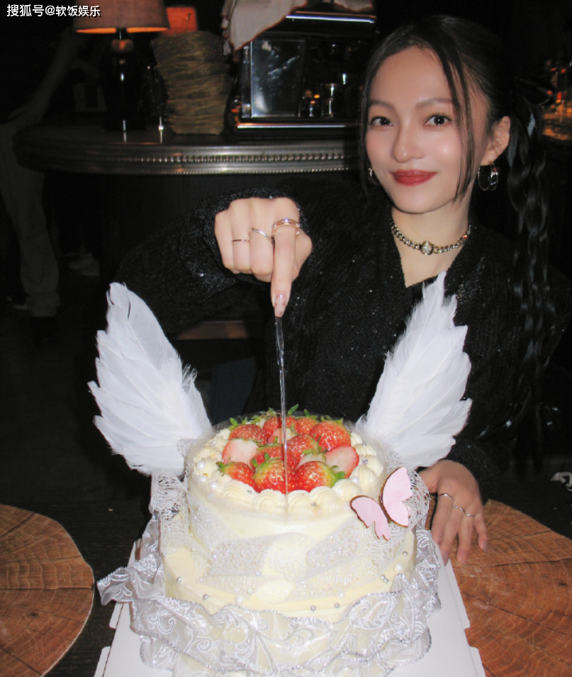 42岁知名歌手张韶涵晒照庆生!