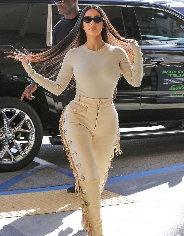 但斯科特·迪斯克(scottdisick)即使在有了新女友之后,依然与卡戴珊