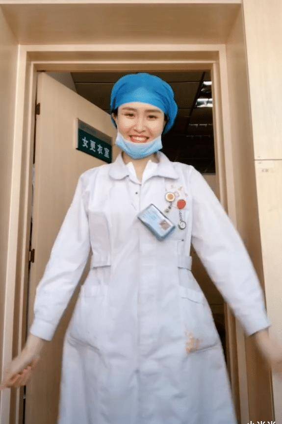 护士小姐姐"甩头"视频被188万网友点赞,白衣天使秒变女神!