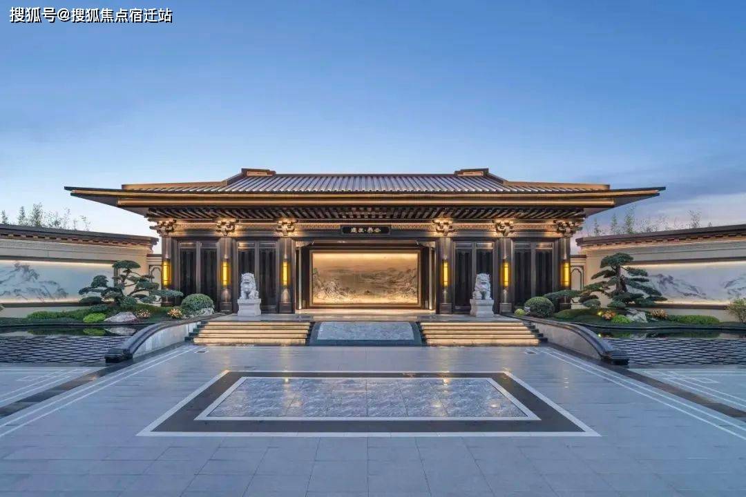 以处州古建筑美学,融马头墙,风火山墙,砖雕,木雕等元素,叠石理水,亭台