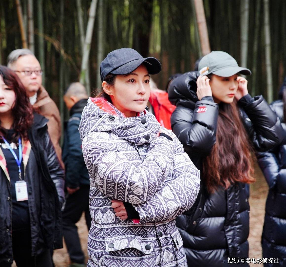 姚笛近况曝光颜值不输当年,转行当短剧导演,新剧条幅透露野心_网友