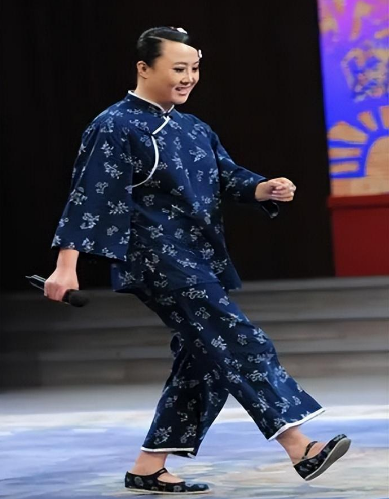 孙立荣:赵本山的第一位女徒弟,上过春晚,嫁富豪丈夫被宠成公主