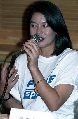 中国体坛败类胡娜,比赛期间叛逃美国,如今高调回国捞金_训练_网球公开