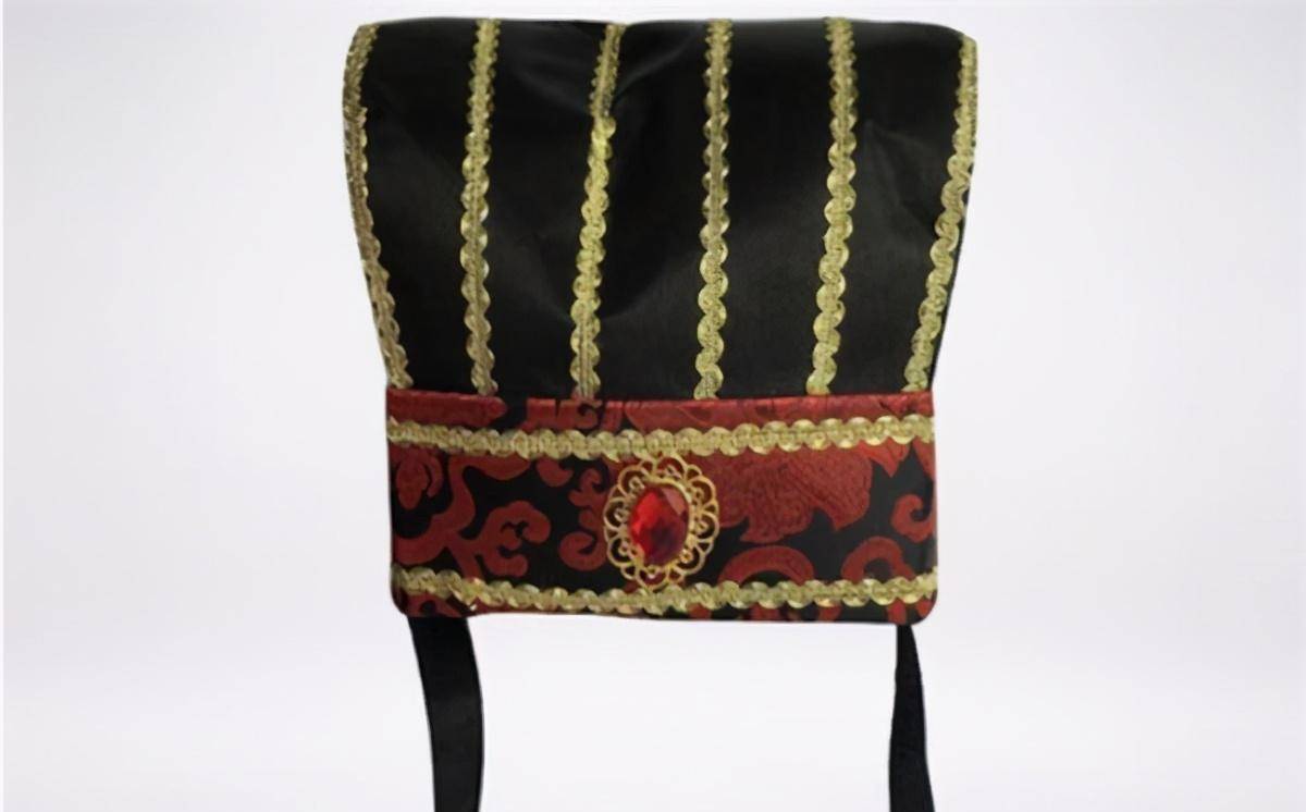 正是从东汉开始,古人佩戴帽子的外形也发生了很大变化.