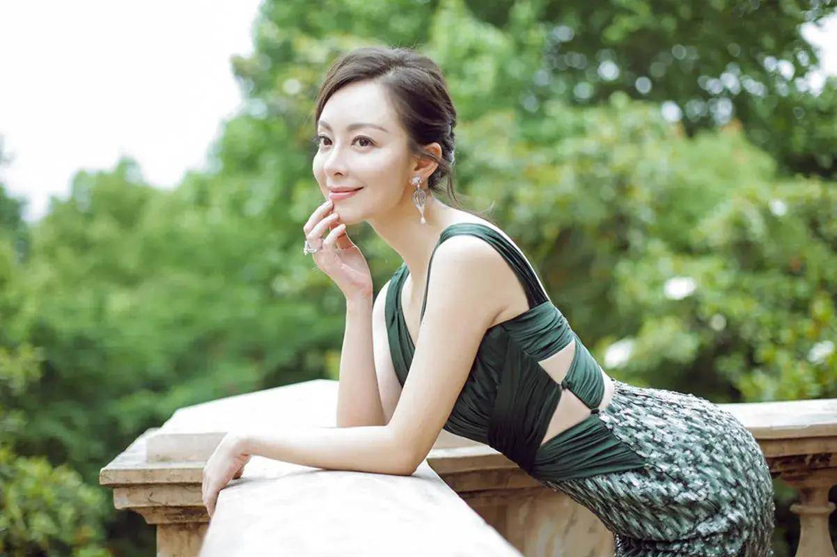 许榕真,毕业于上海戏剧学院表演系中国话剧,影视女演员主持人,_观众