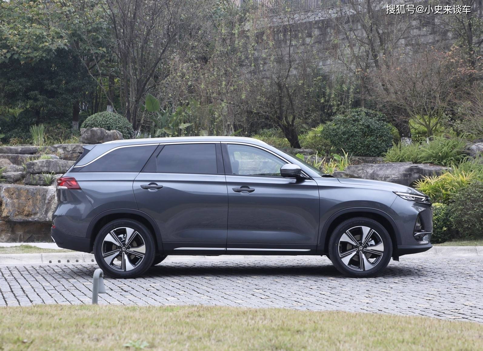 长安全新大七座suv上市!9.39万起售外观动感,搭载蓝鲸1.