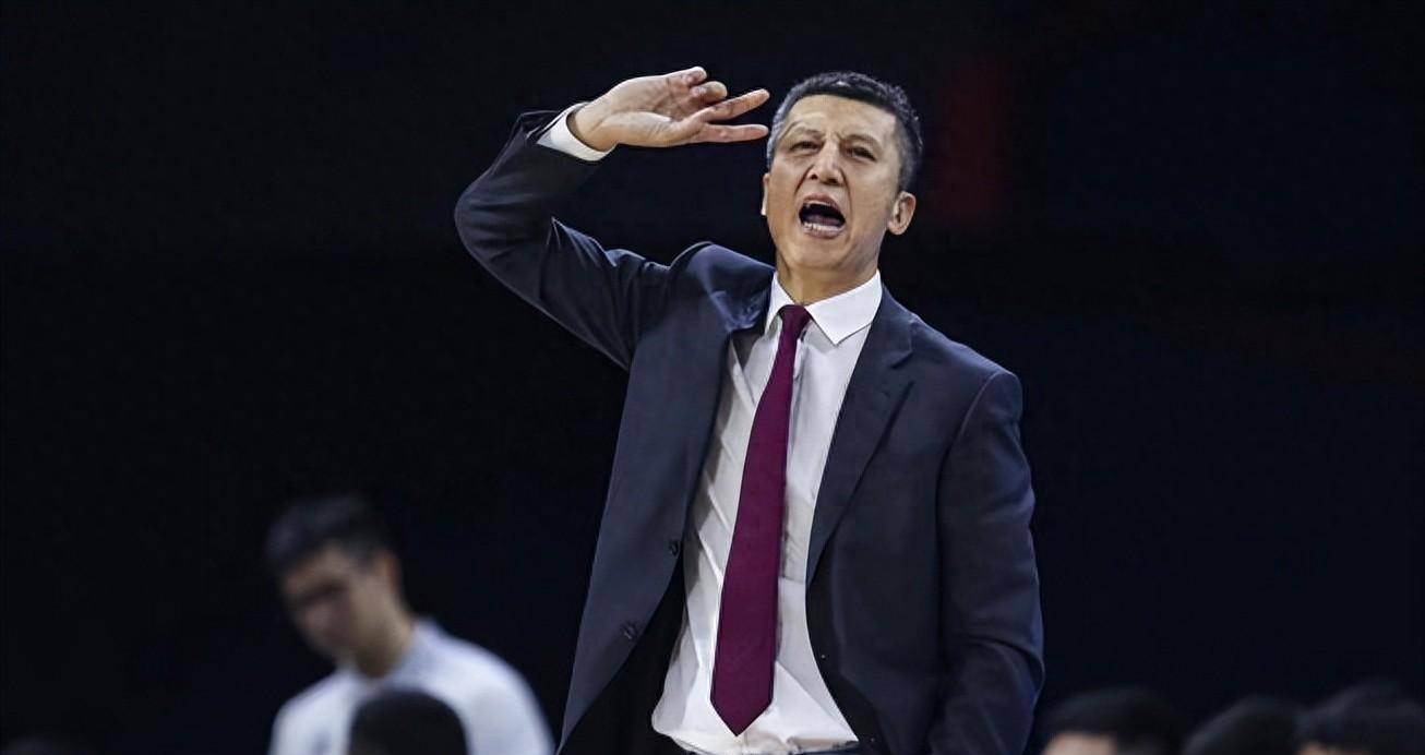 教练公开表达对于球队高层的不满,在广州龙狮输给山东男篮赛后,郭士强