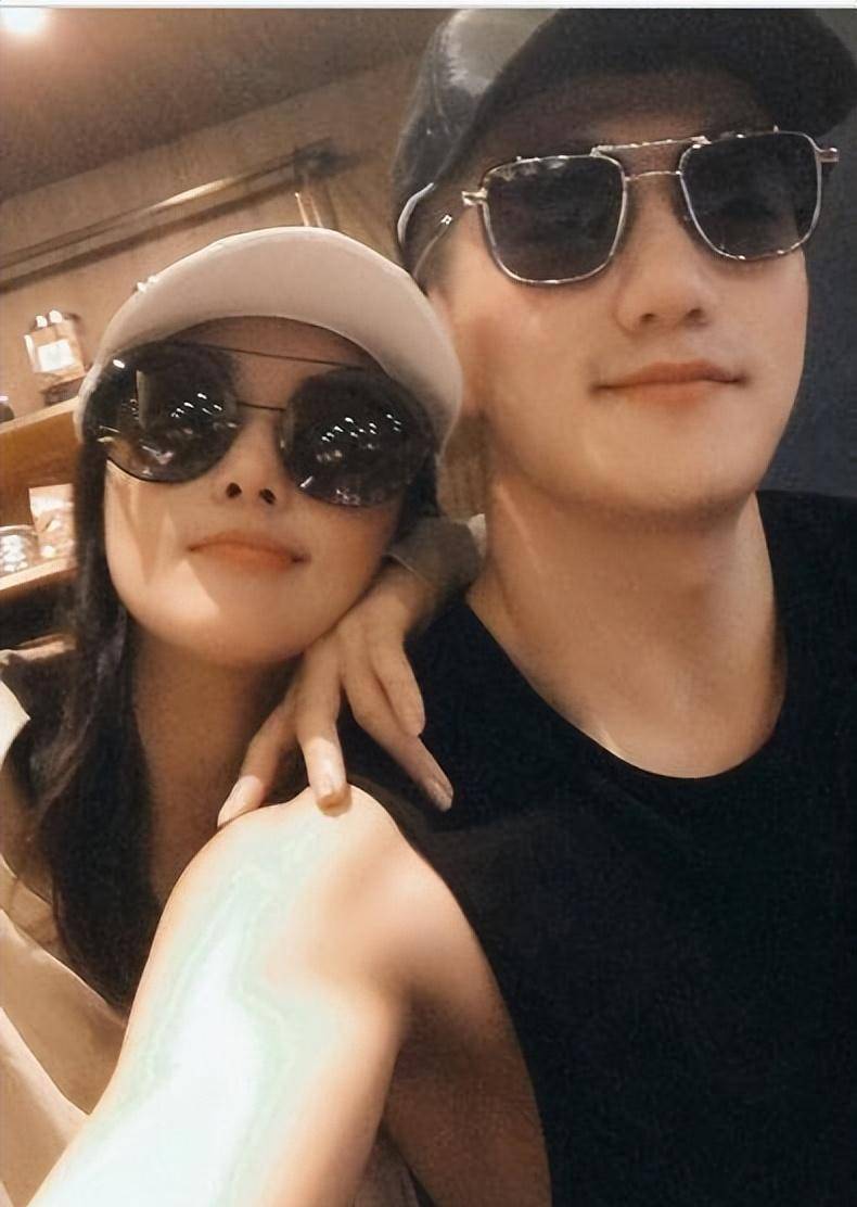 和李晨分手后,她搬进豪宅结婚生女,如今已全部洗白,家庭幸福_张馨予