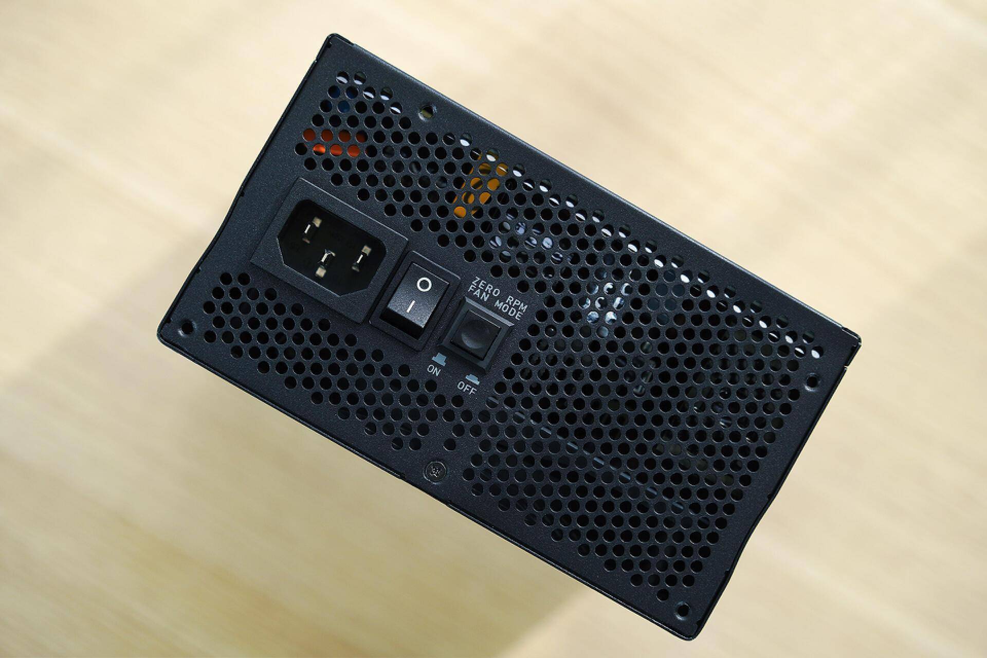 配置豪华,用料扎实,恩杰nzxt c1200 gold电源拆解评测_供电_风扇_认证