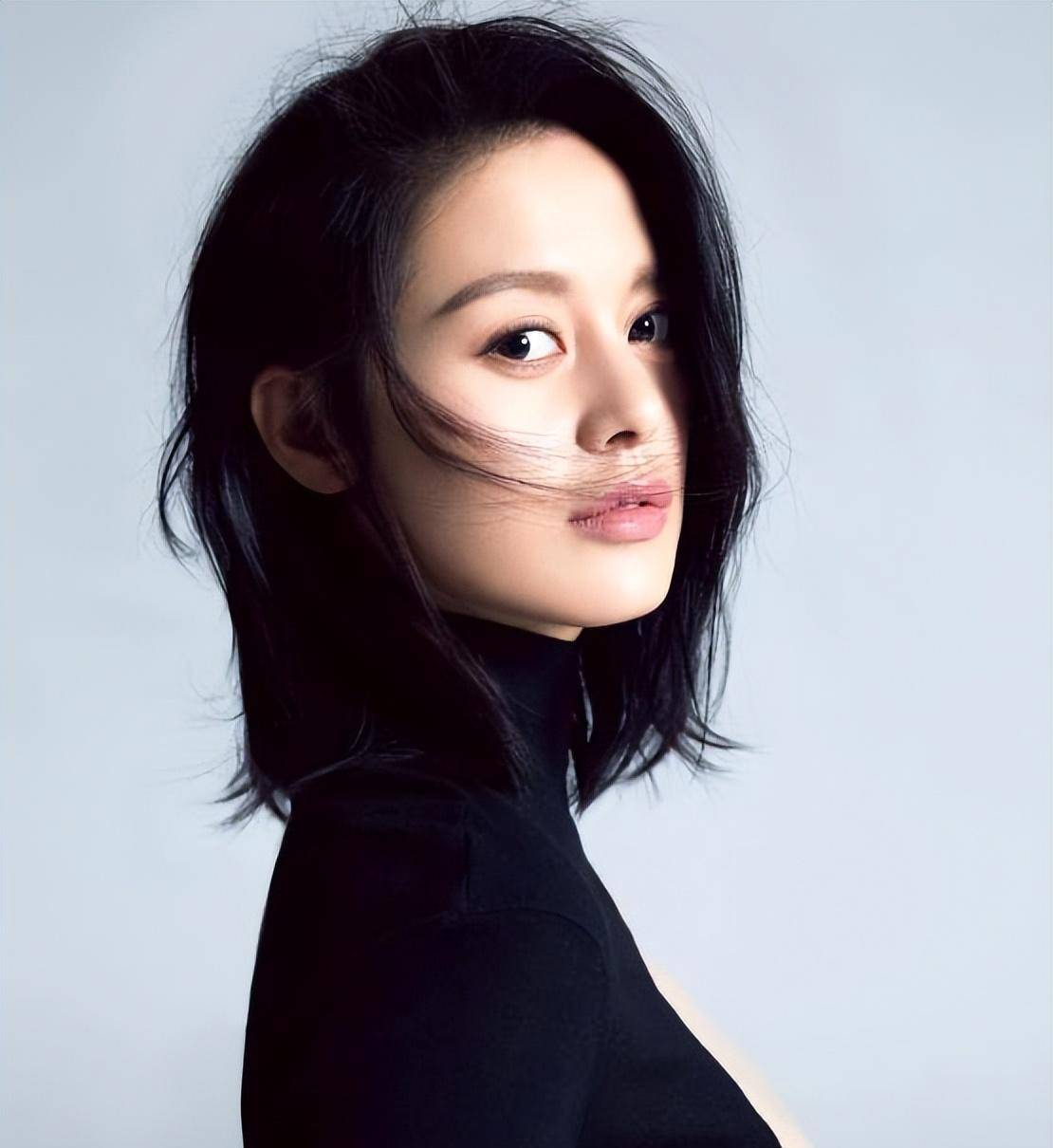 她是胡歌的妻子刘烨的恋人央视亲闺女却红不了