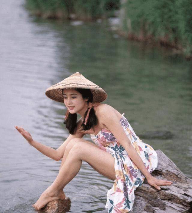 作为"大陆第一美人"的陈红,年轻时到底美到何种程度?