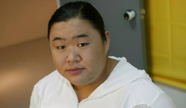 举重冠军唐功红:奥运会上冒死举365斤杠铃,斩获金牌后七窍流血_比赛