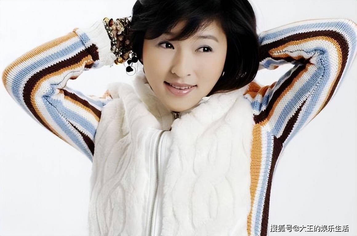 魏小军:40岁走红,45岁"消失",如今新身份露面惊艳众人_表演_观众_角色