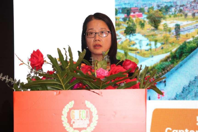肇庆市投资促进局长黄丽芬女士在会上作肇庆市食品产业投资环境专题