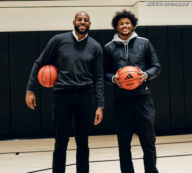 火箭场边记者杰克逊-加特林在一次播客节目中谈到杰伦-格林:"赛程已经