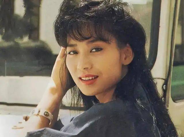 "最穷港姐"靠买房狂赚5个亿,多次拒嫁豪门,如今桃李满天下_邝美云