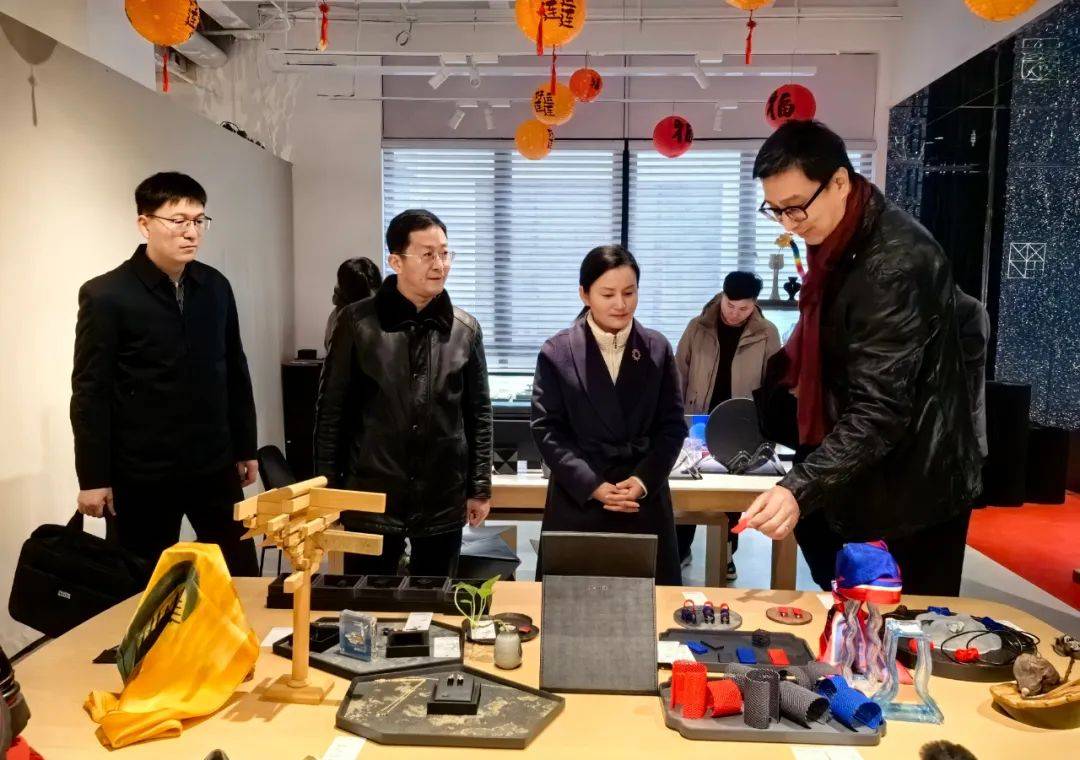 xy z 晰纹设计 新闻|景德镇市珠山区委书记徐华一行领导莅临考察