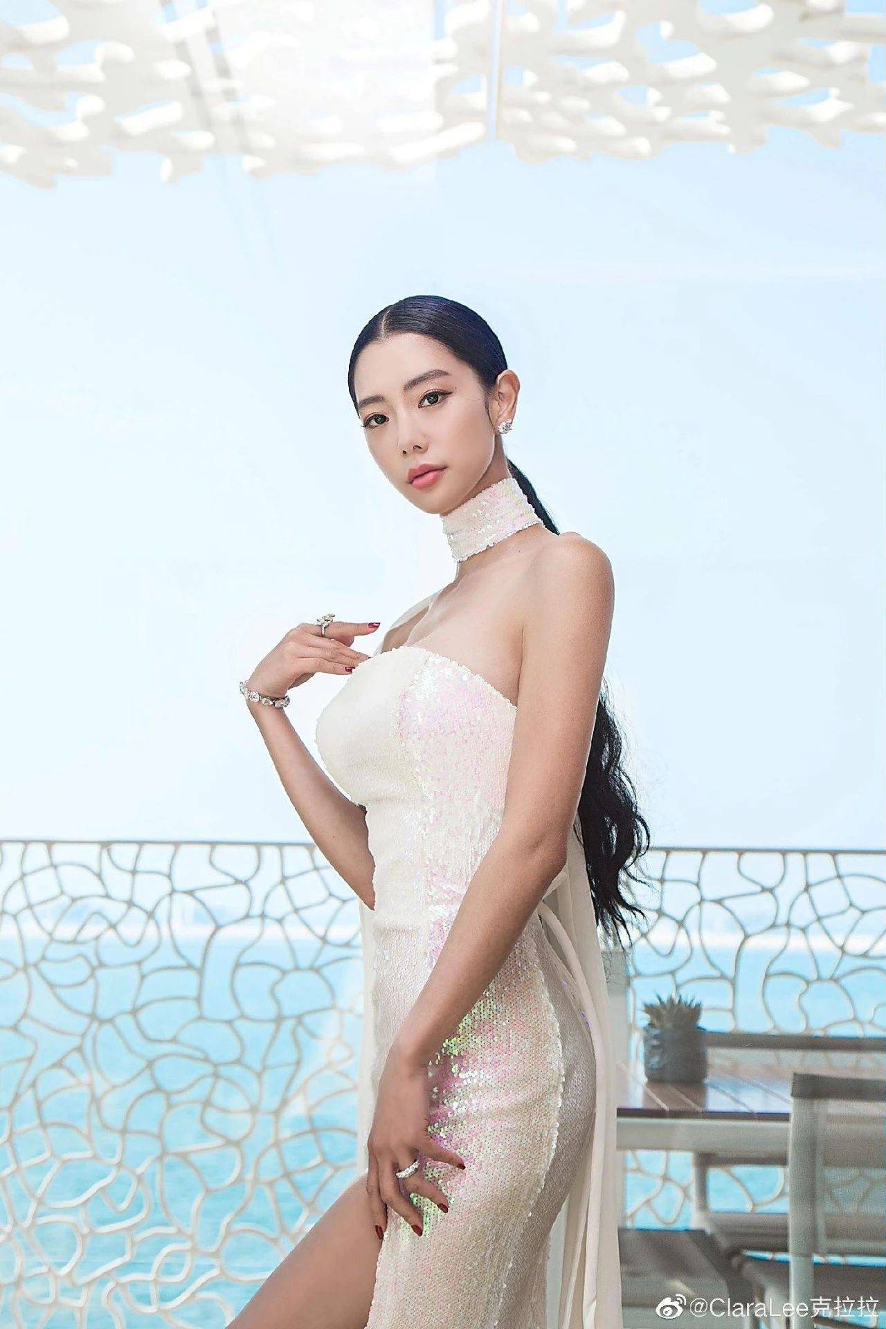 克拉拉美到让我根本把持不住!38岁性感写真大赏!_社会_才华_魅力