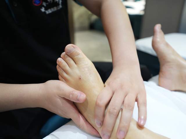 随着大健康产业的持续发展,足疗修脚行业成为投资者的首选_修剪_足部