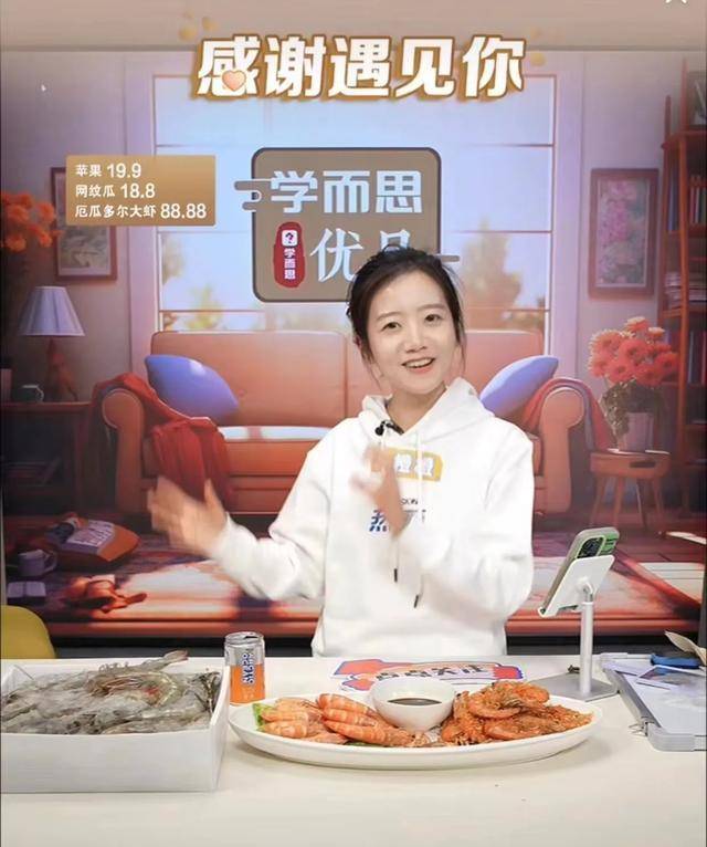 网友们给董宇辉配的"董嫂"们,放一块比较一下,大