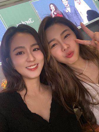 39岁周晓涵「同框67岁陈美凤」不科学!