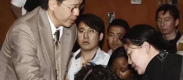 曾被誉为"央视最美主持人",享年仅33岁,临死前与死神搏斗19天_沈旭华
