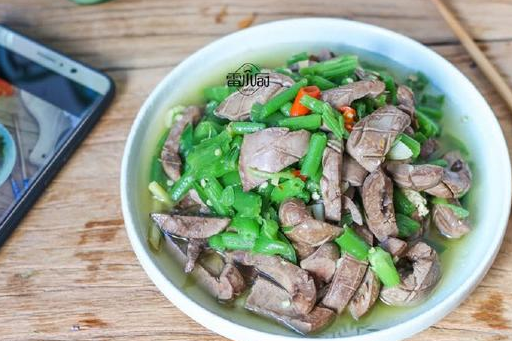 分享8道备受男人青睐下酒硬菜,春节家宴喝酒吃正合适!_食材_小米_猪皮