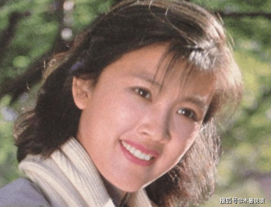 当49岁刘琳和72岁宋春丽站一起,我才明白,啥叫自然老去更有韵味_演技