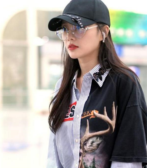 李小璐留宿风波完全不放在心上,还玩起各种自拍!_工作_贾乃亮_本人