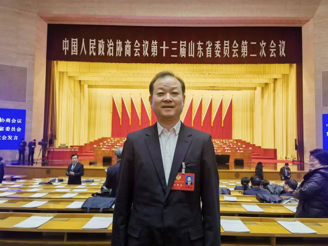 陆建林出席省政协十三届二次会议,并在省领导与委员讨论政府工作报告