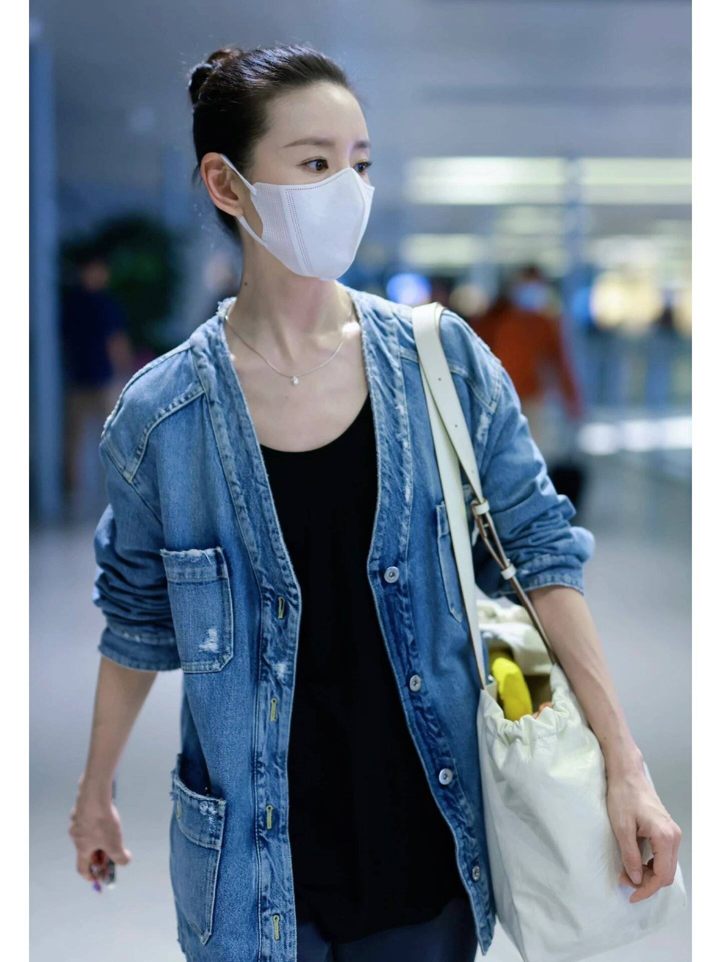 80斤的董洁又带火了一种简约穿法:牛仔外套 九分裤,高级又洋气